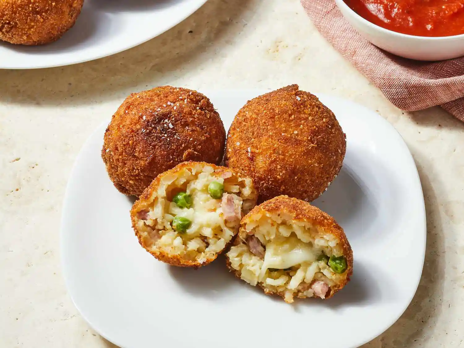 Arancini: Gustarea aurie a Siciliei
