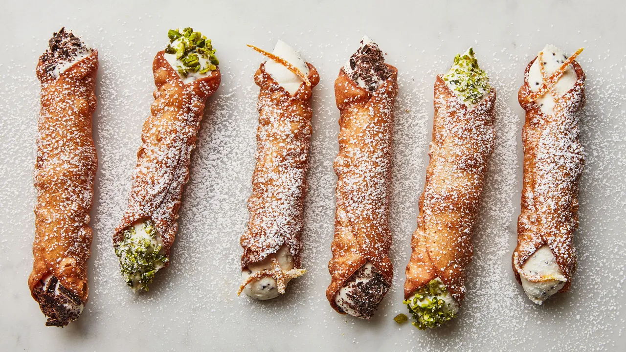 Cannoli este un desert tradițional din Sicilia