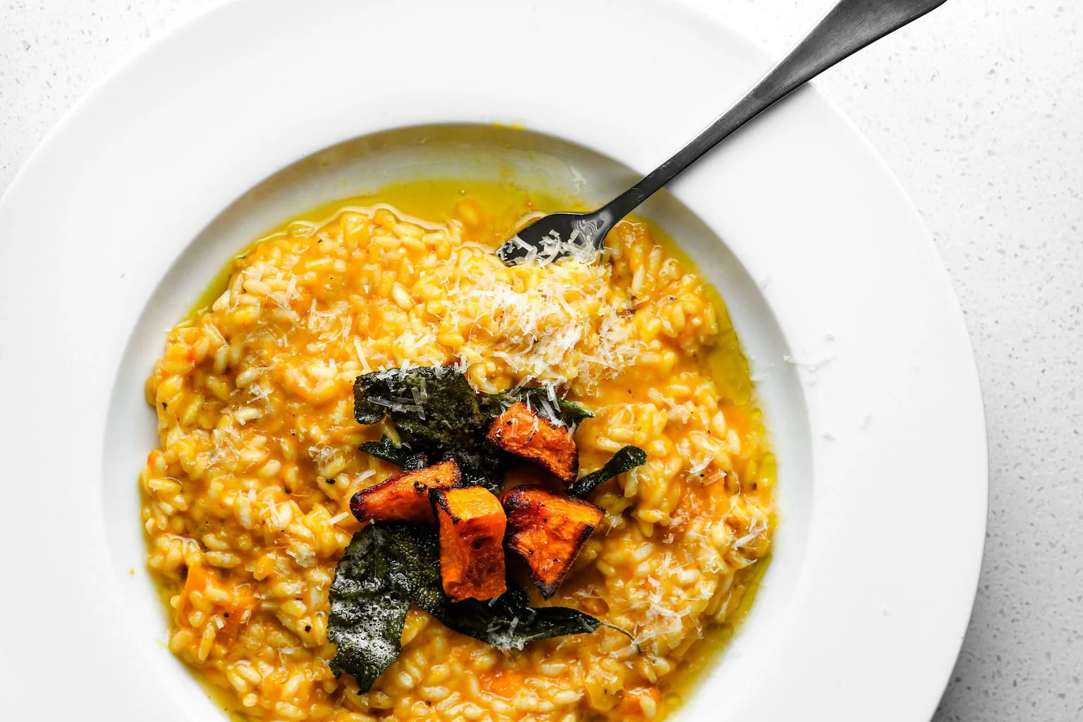 Arta Risotto-ului: Sfaturi pentru Perfecțiunea Cremei la Fiecare Preparare