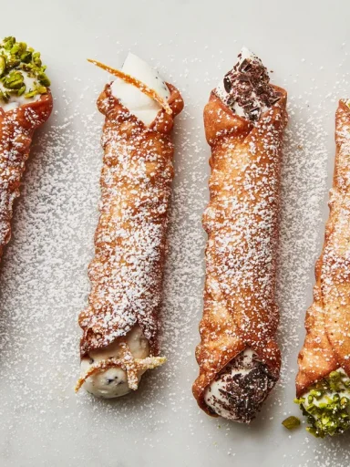 Cannoli este un desert tradițional din Sicilia