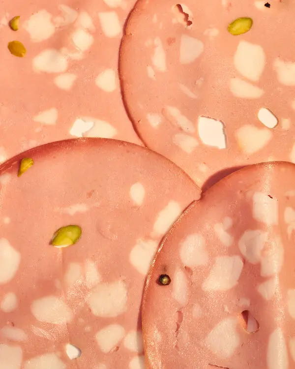 Mortadella: Gustul inconfundabil al Bolognezei