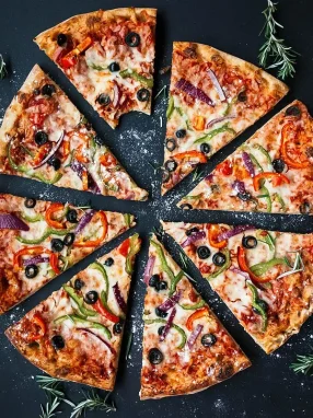 Istoria Fascinantă a Pizzei Italiene – Dincolo de Margherita