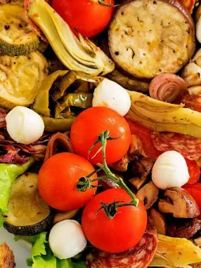Cum să creezi un platou antipasto tradițional italian