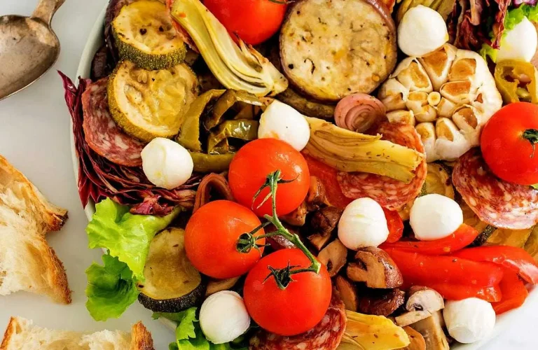 Cum să creezi un platou antipasto tradițional italian